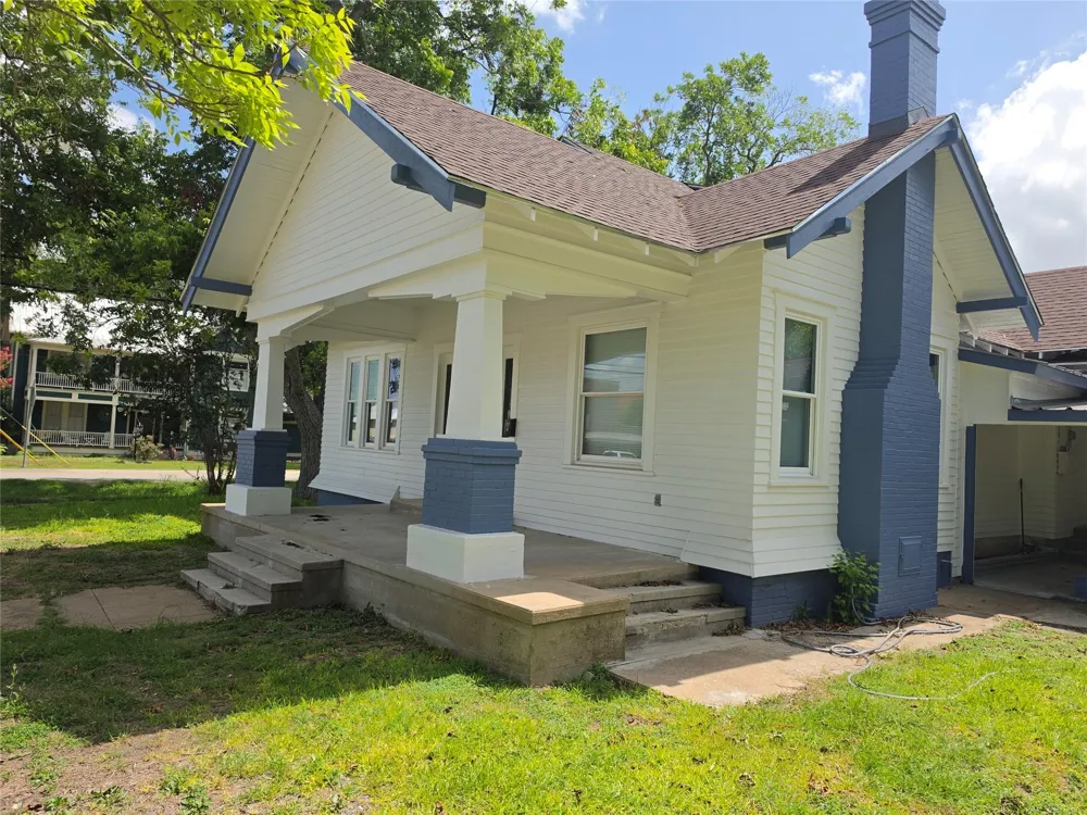 101 N Hackberry Moulton, TX 77975