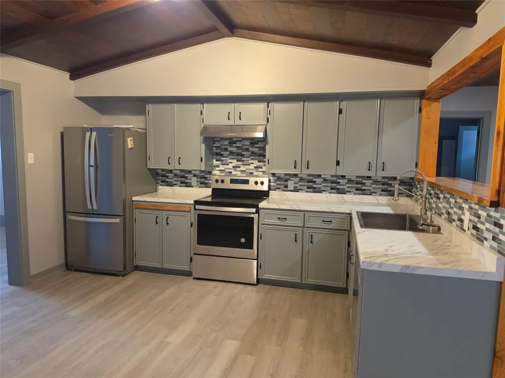 101 N Hackberry Moulton, TX 77975
