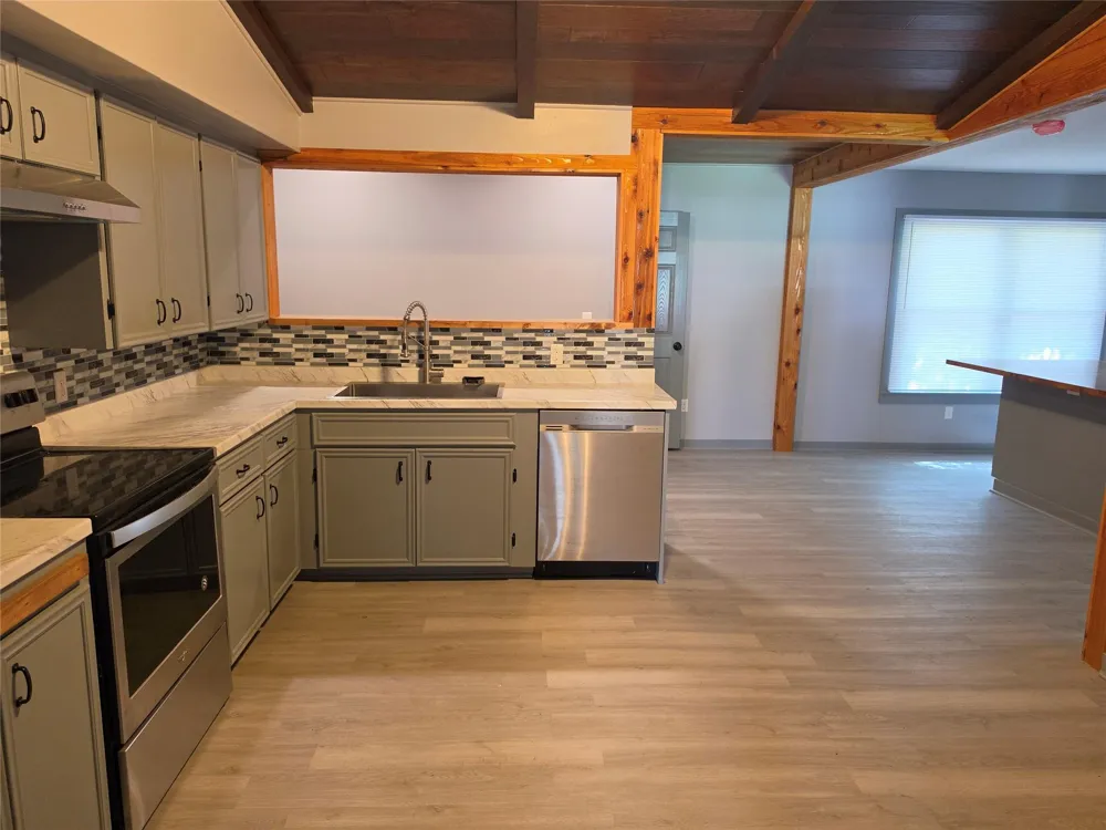 101 N Hackberry Moulton, TX 77975