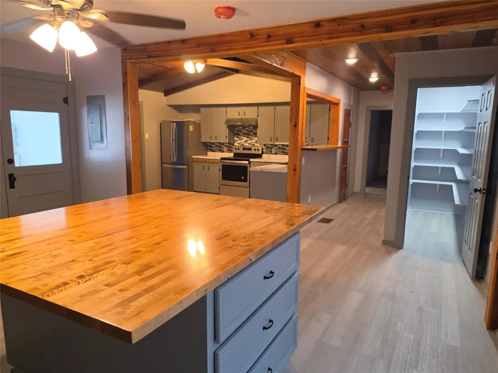 101 N Hackberry Moulton, TX 77975