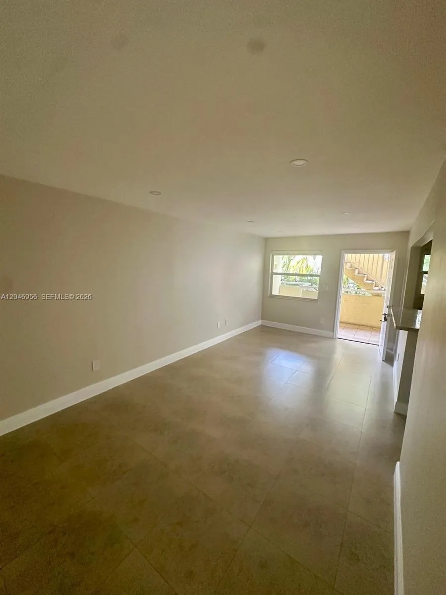 5839 SW 74th Ter #104 South Miami, FL 33143