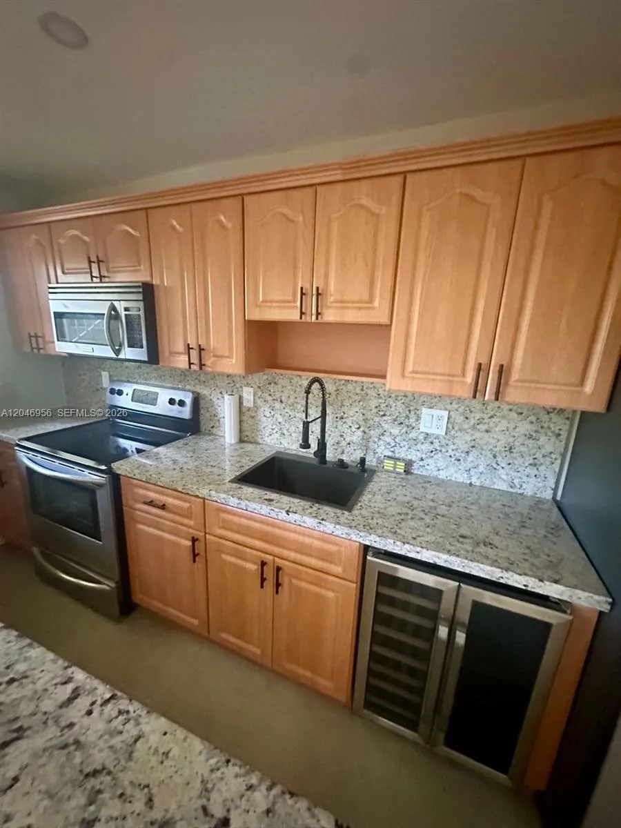 5839 SW 74th Ter #104 South Miami, FL 33143