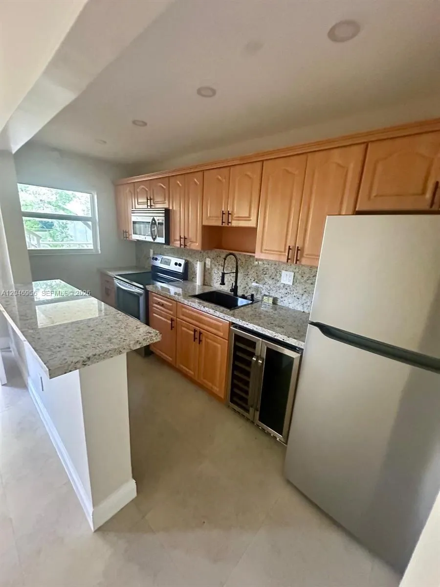 5839 SW 74th Ter #104 South Miami, FL 33143