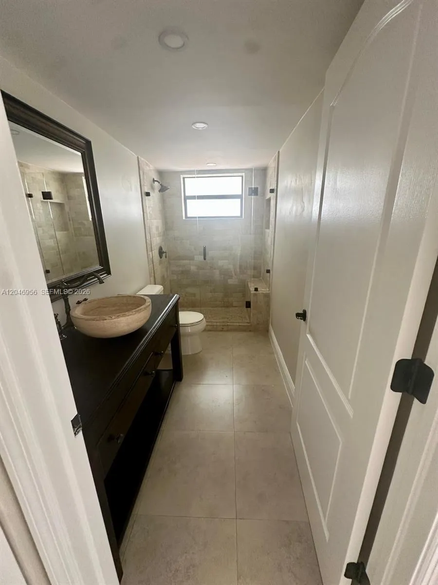 5839 SW 74th Ter #104 South Miami, FL 33143