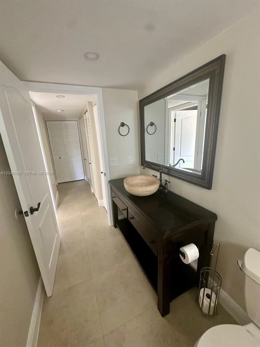 5839 SW 74th Ter #104 South Miami, FL 33143