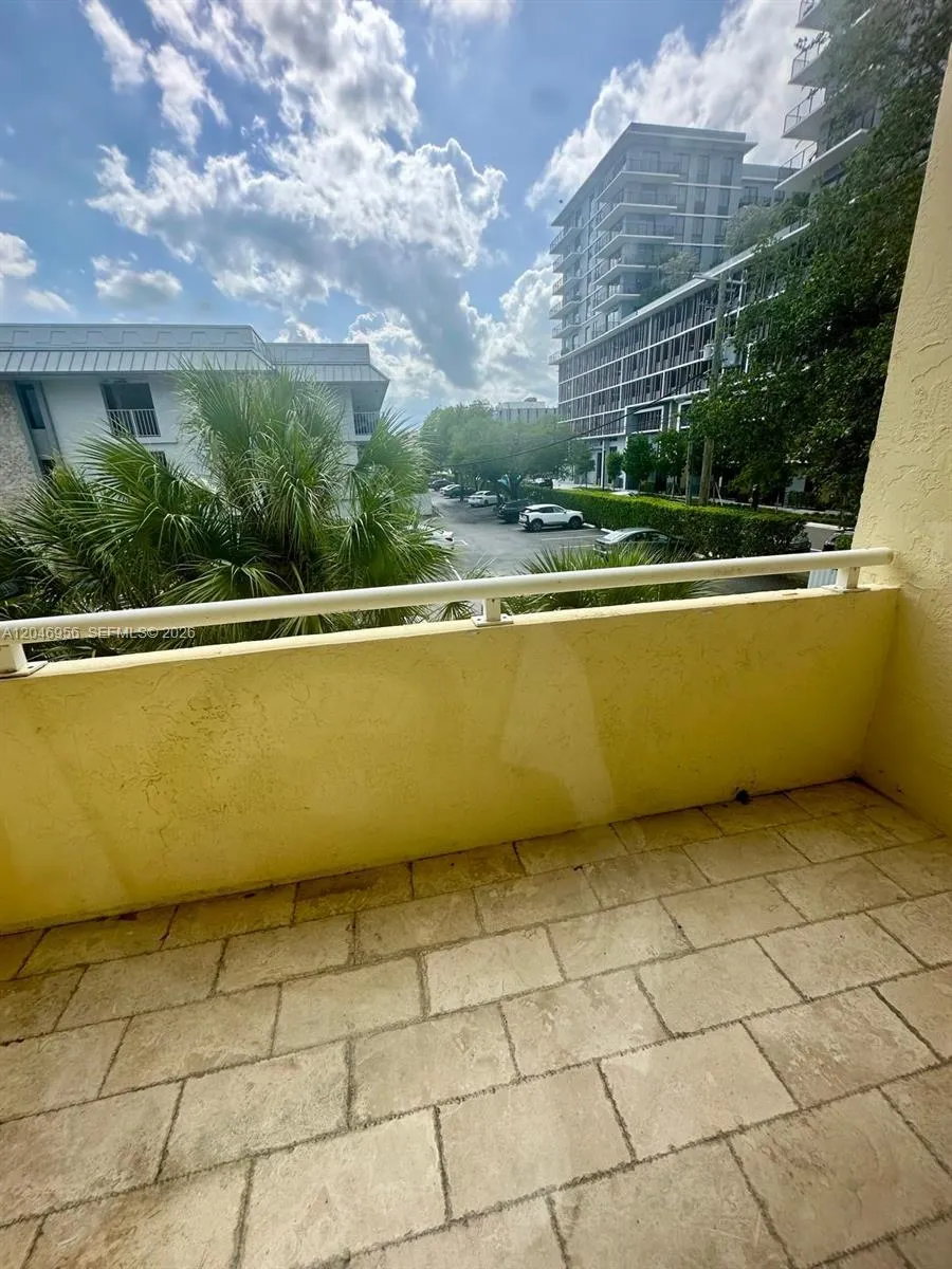 5839 SW 74th Ter #104 South Miami, FL 33143