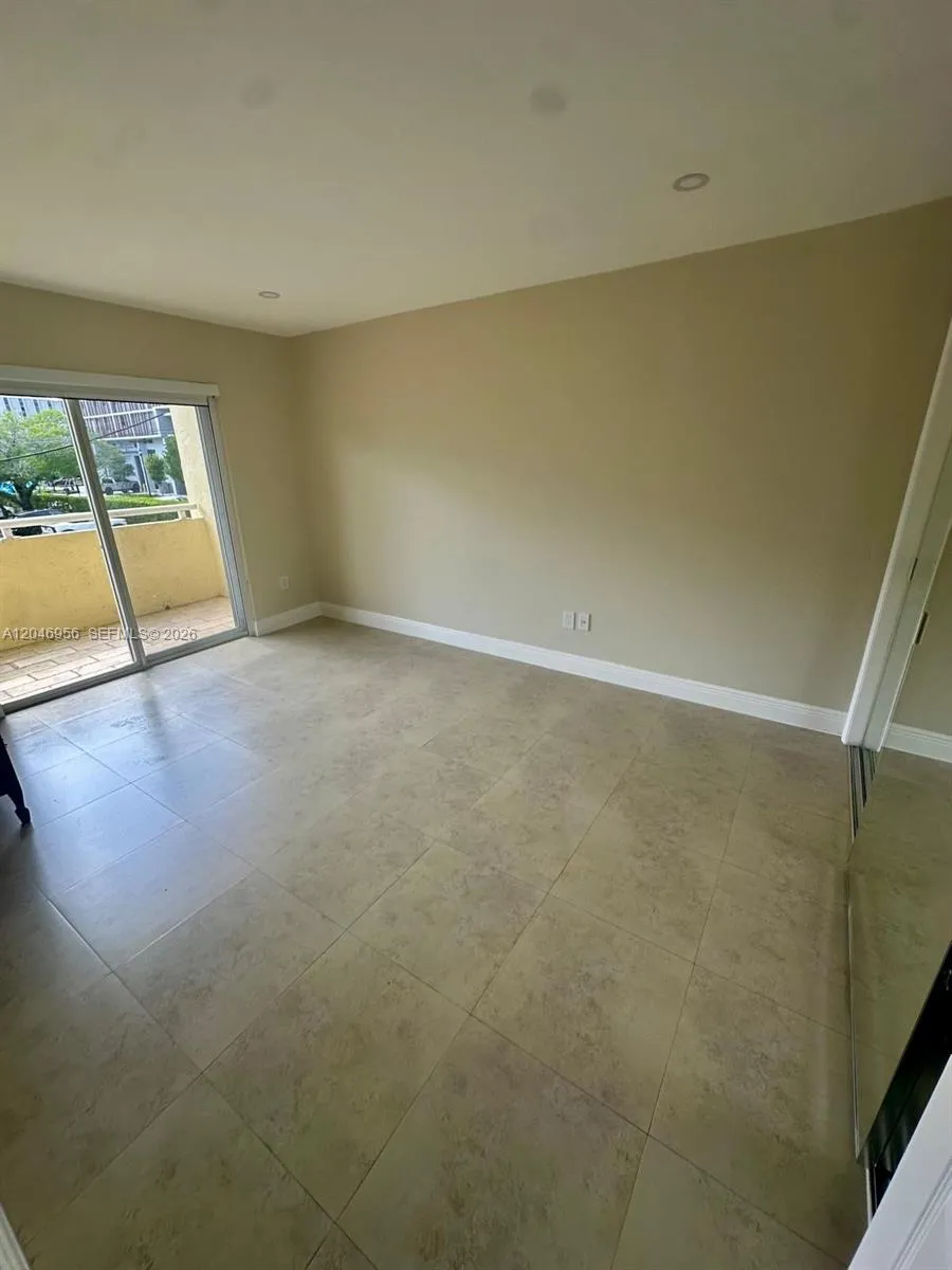 5839 SW 74th Ter #104 South Miami, FL 33143