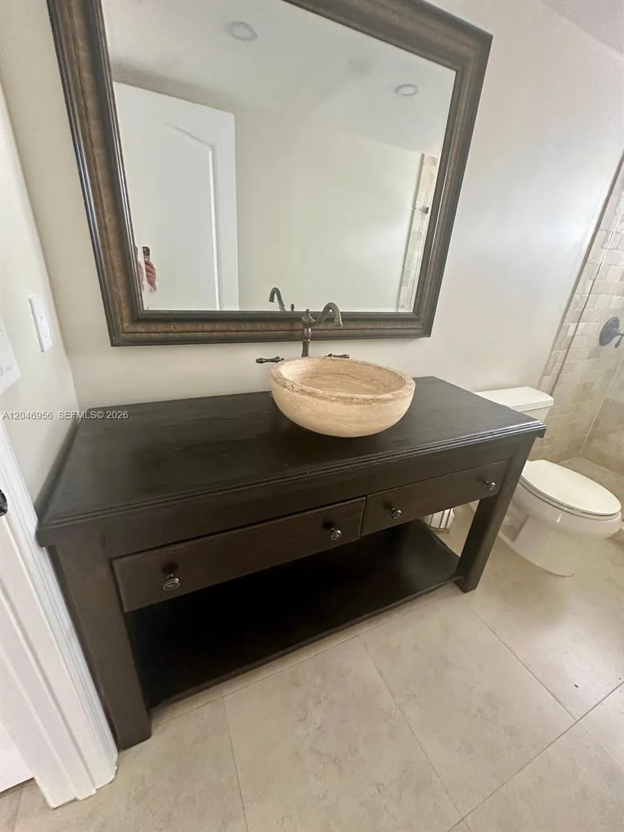 5839 SW 74th Ter #104 South Miami, FL 33143