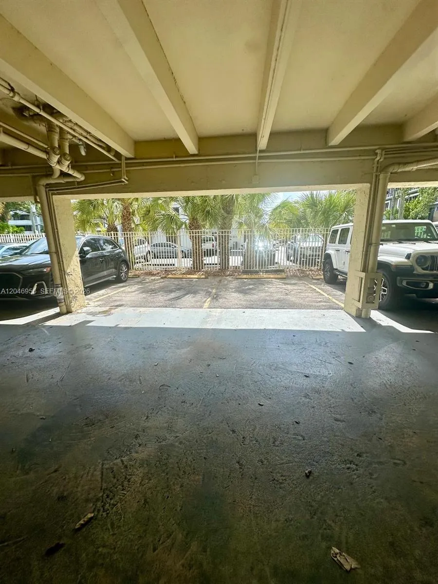 5839 SW 74th Ter #104 South Miami, FL 33143