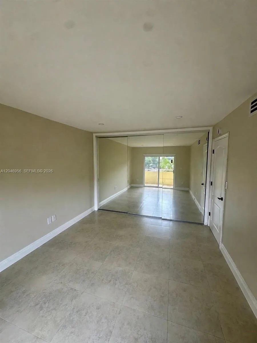 5839 SW 74th Ter #104 South Miami, FL 33143