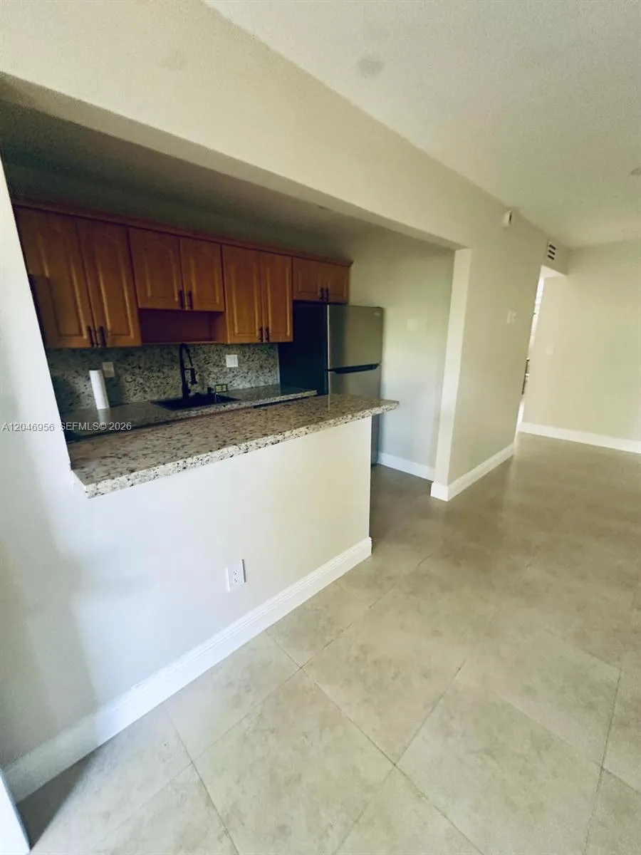 5839 SW 74th Ter #104 South Miami, FL 33143