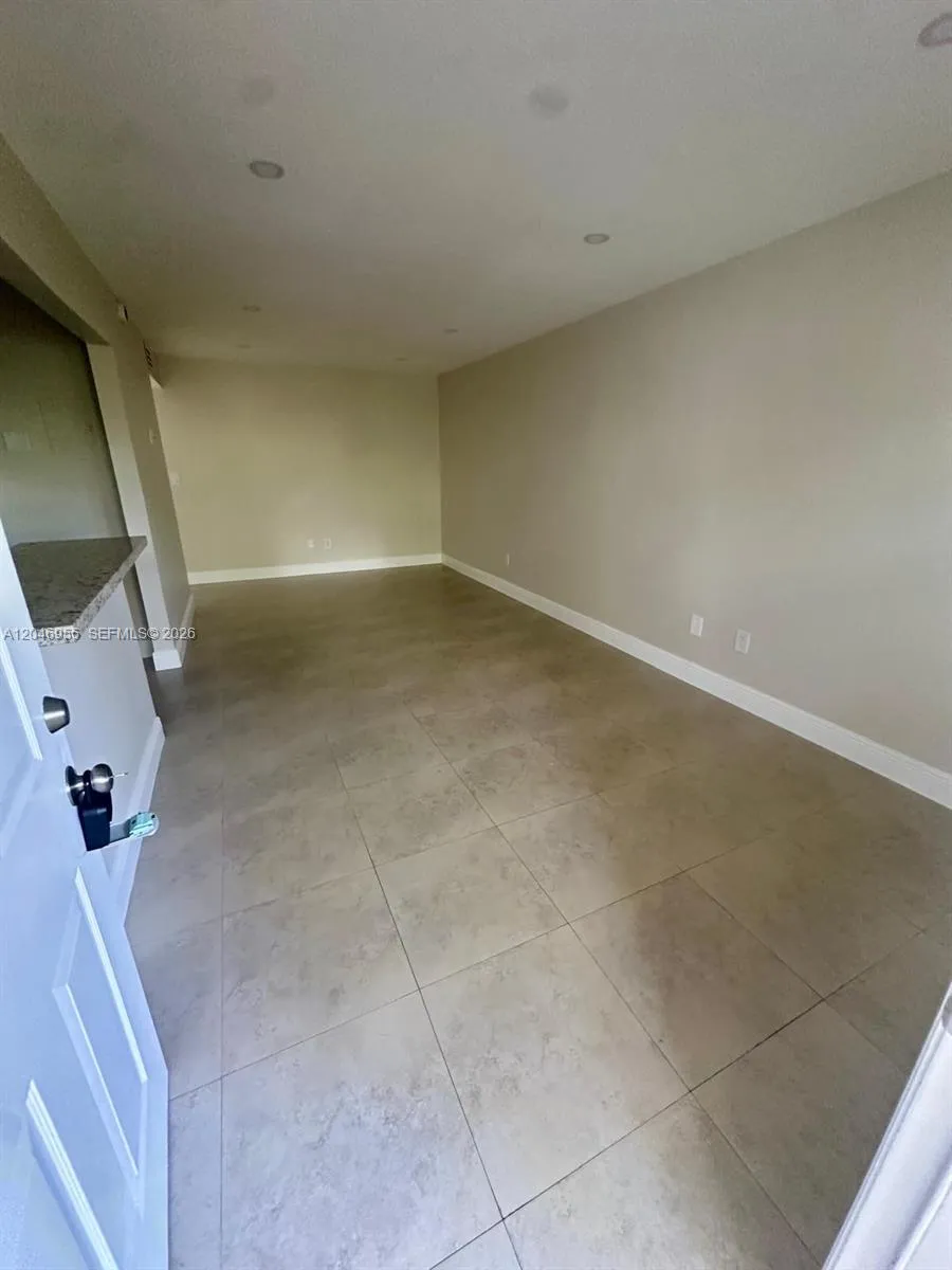 5839 SW 74th Ter #104 South Miami, FL 33143
