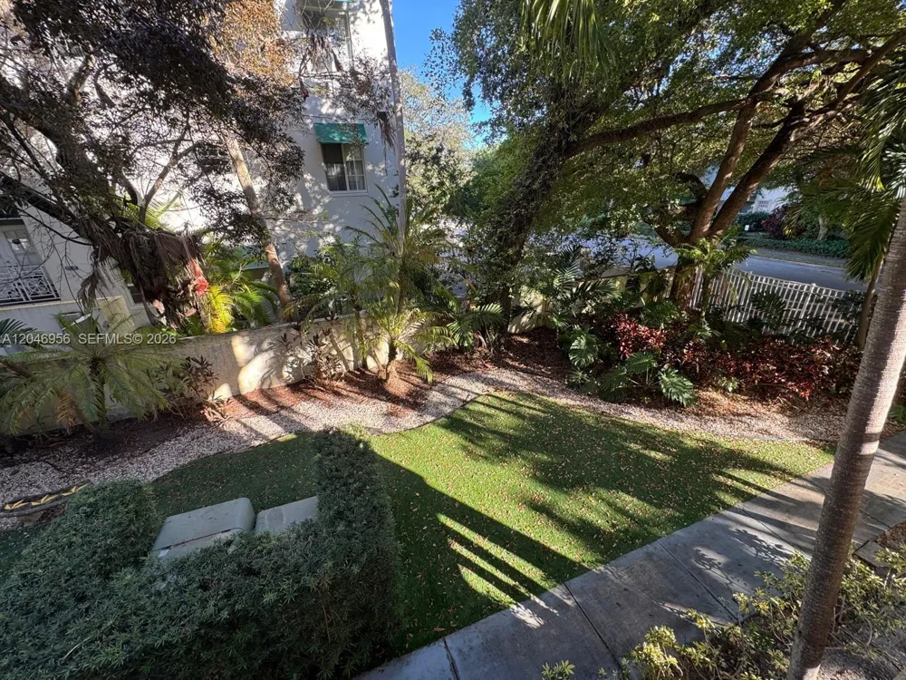 5839 SW 74th Ter #104 South Miami, FL 33143