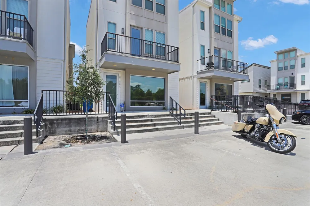 18708 Centro Main Street Shenandoah, TX 77385
