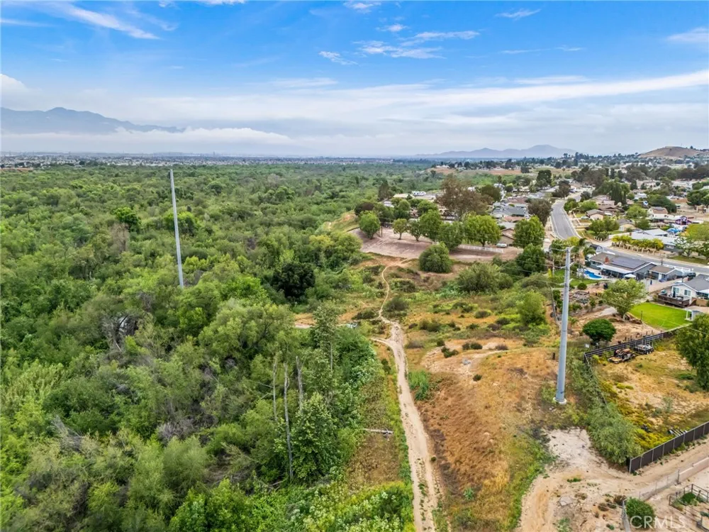 3998 Bluff Norco, CA 92860