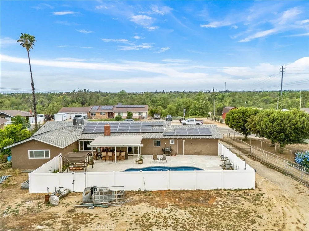 3998 Bluff Norco, CA 92860