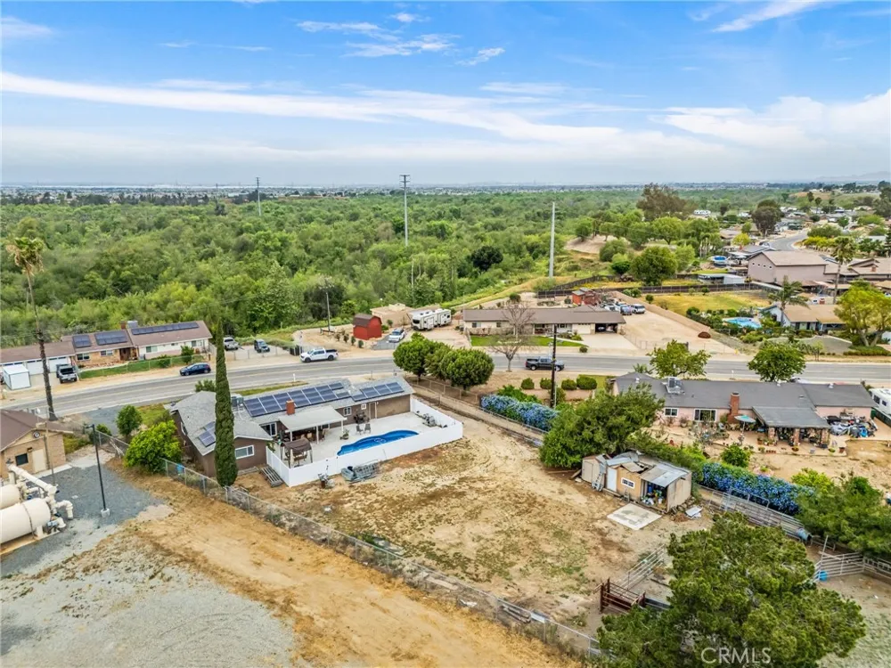 3998 Bluff Norco, CA 92860