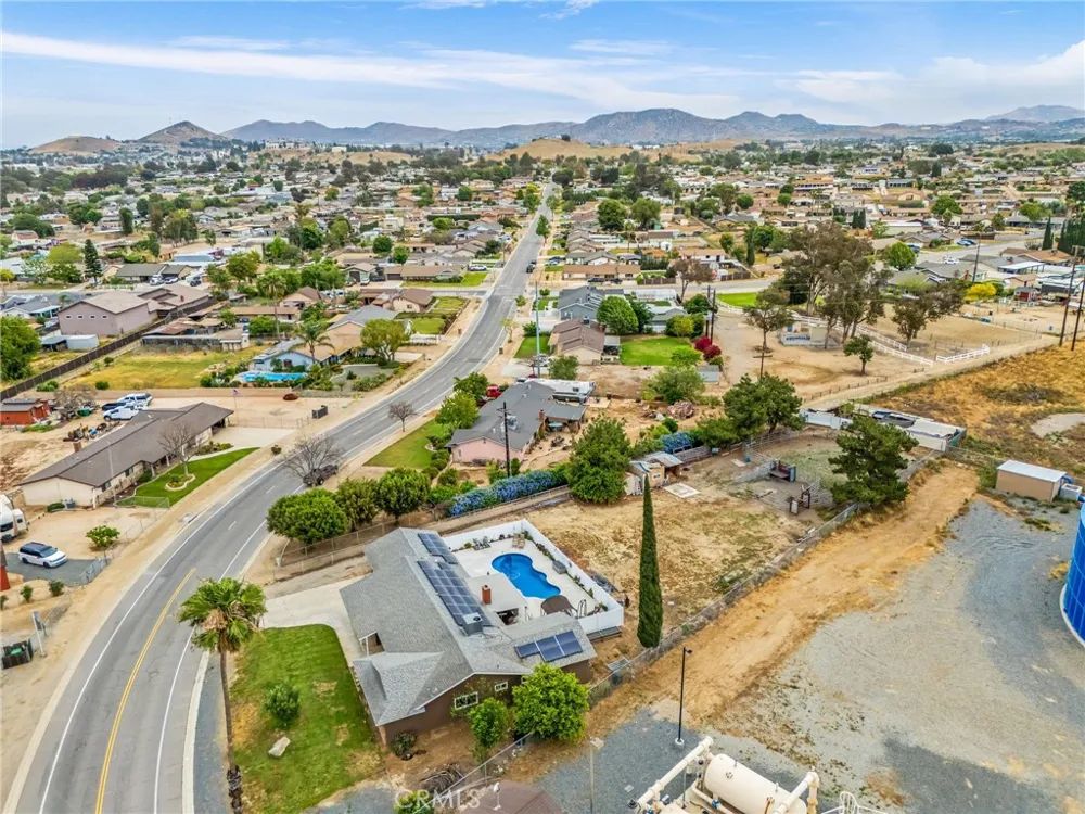 3998 Bluff Norco, CA 92860