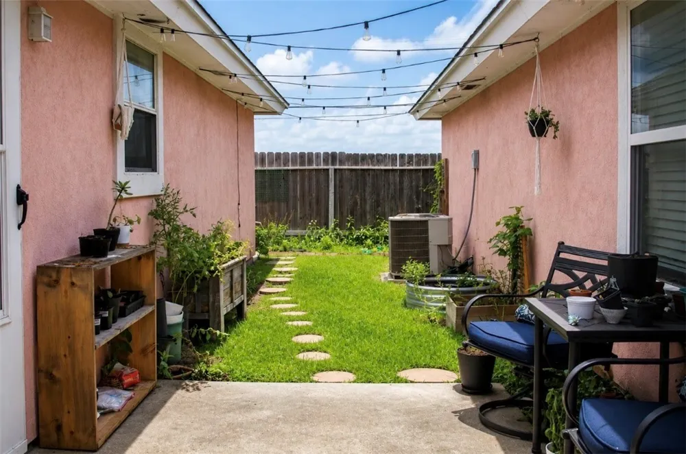 2303 Capri Dr Ingleside, TX 78362