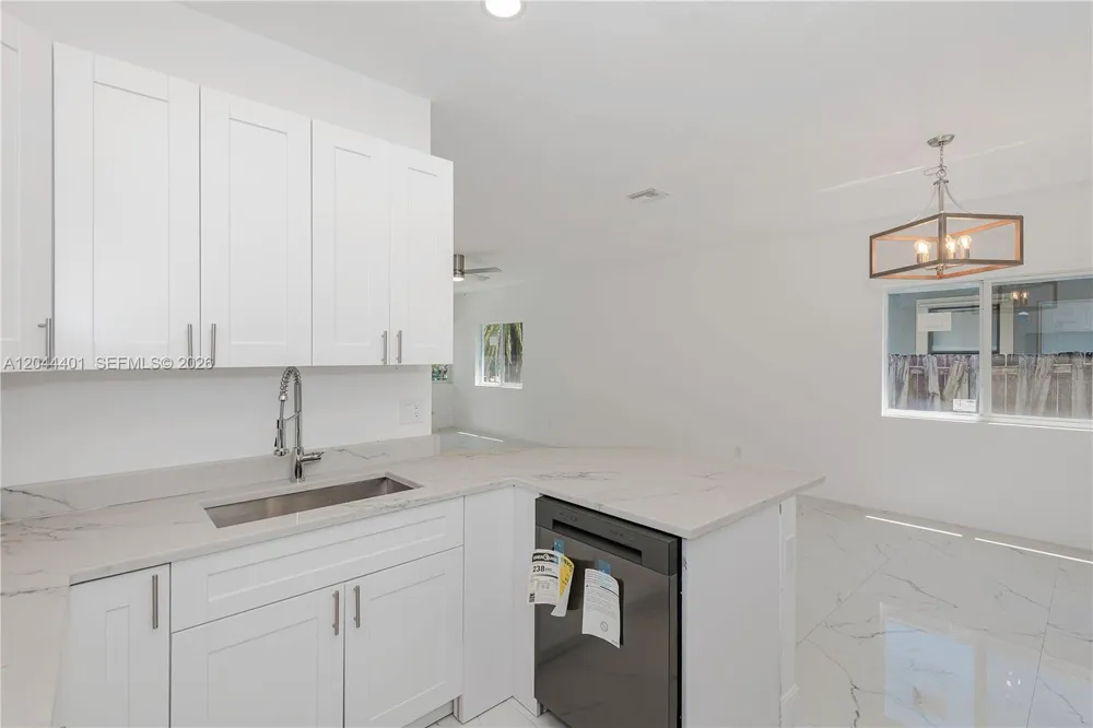 731 SW 6th St Dania Beach, FL 33004