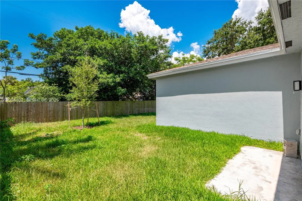 731 SW 6th St Dania Beach, FL 33004