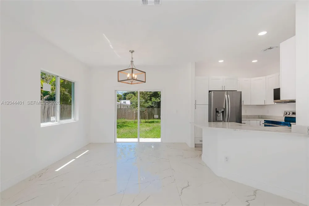 731 SW 6th St Dania Beach, FL 33004