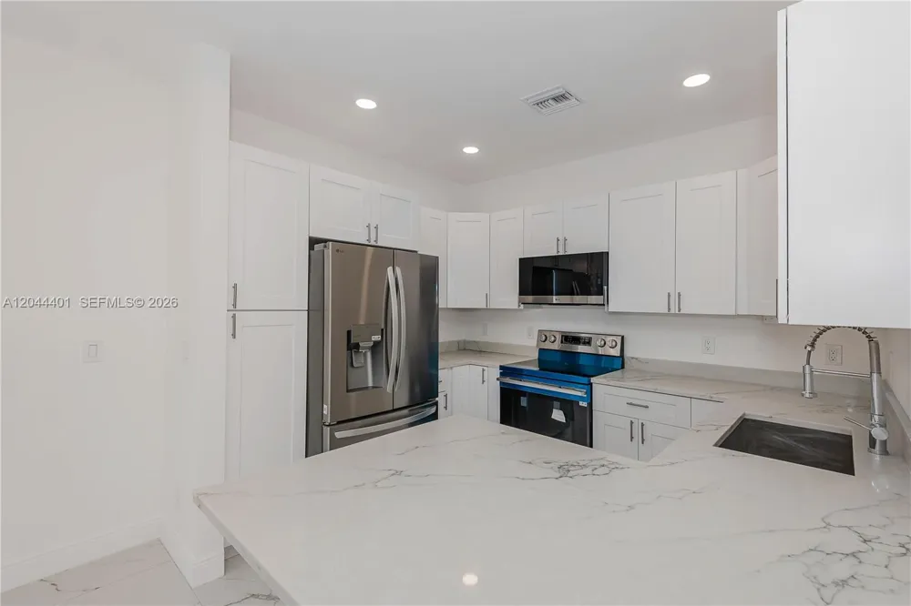 731 SW 6th St Dania Beach, FL 33004