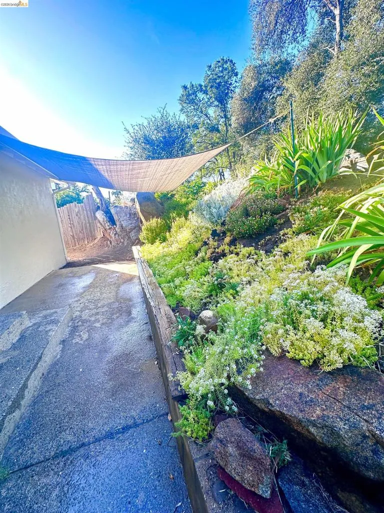 19381 Rockridge Way Sonora, CA 95370
