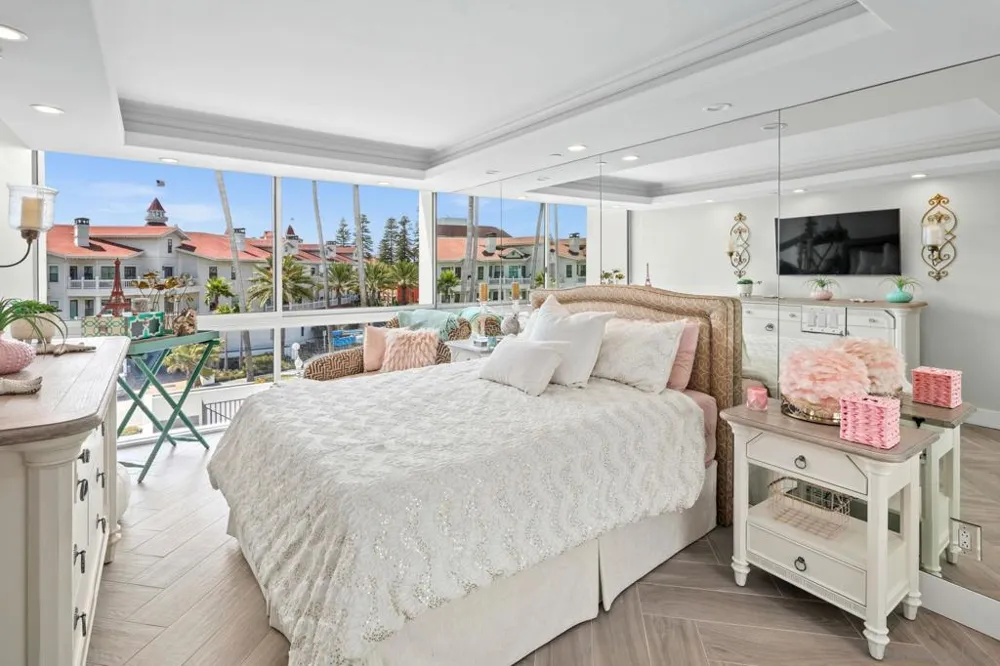 1710 Avenida del Mundo #209 Coronado, CA 92118
