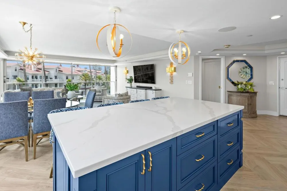 1710 Avenida del Mundo #209 Coronado, CA 92118