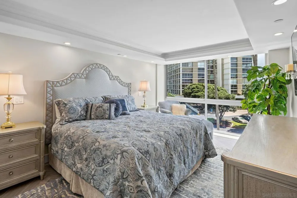 1710 Avenida del Mundo #209 Coronado, CA 92118