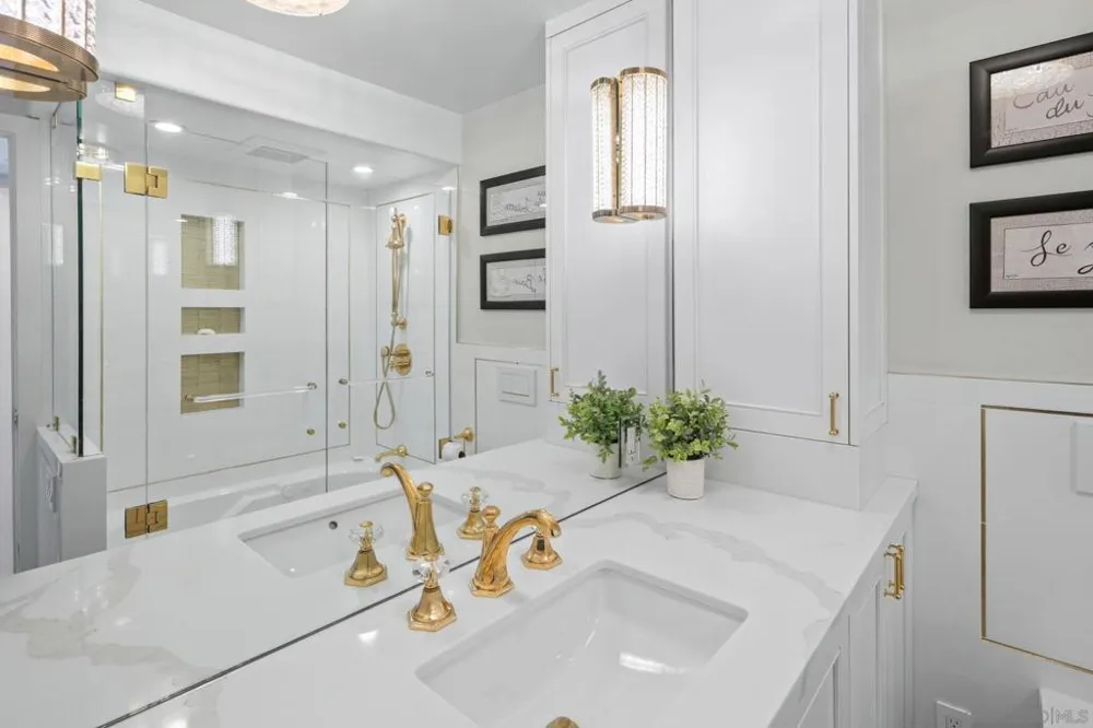 1710 Avenida del Mundo #209 Coronado, CA 92118