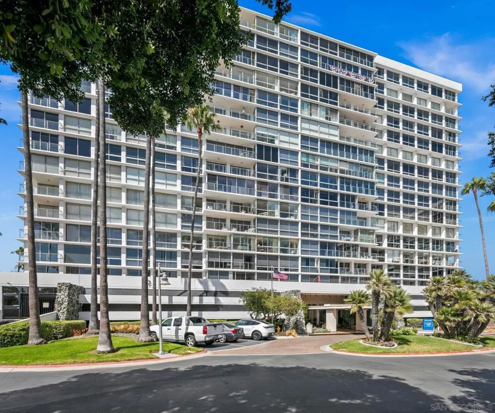 1710 Avenida del Mundo #209 Coronado, CA 92118
