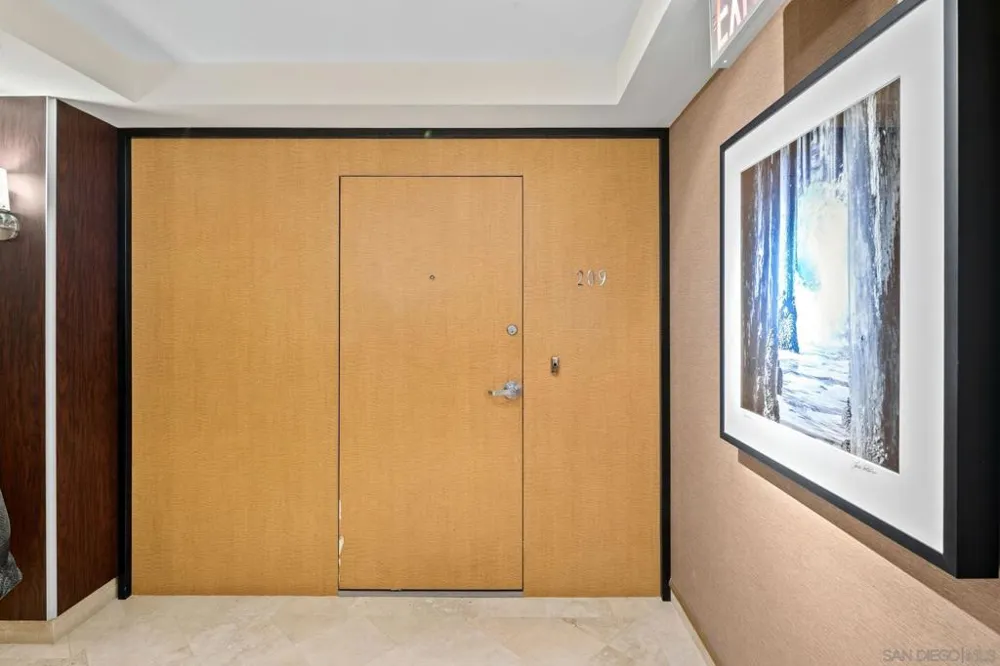 1710 Avenida del Mundo #209 Coronado, CA 92118