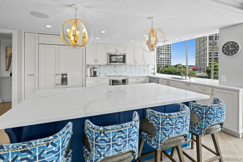 1710 Avenida del Mundo #209 Coronado, CA 92118
