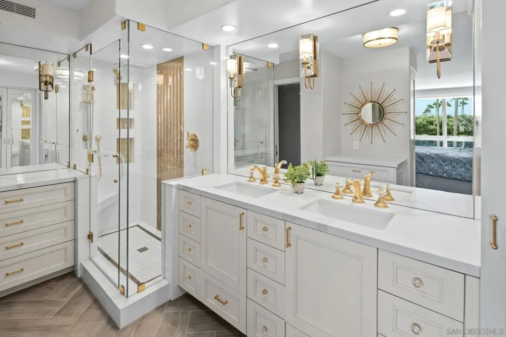 1710 Avenida del Mundo #209 Coronado, CA 92118