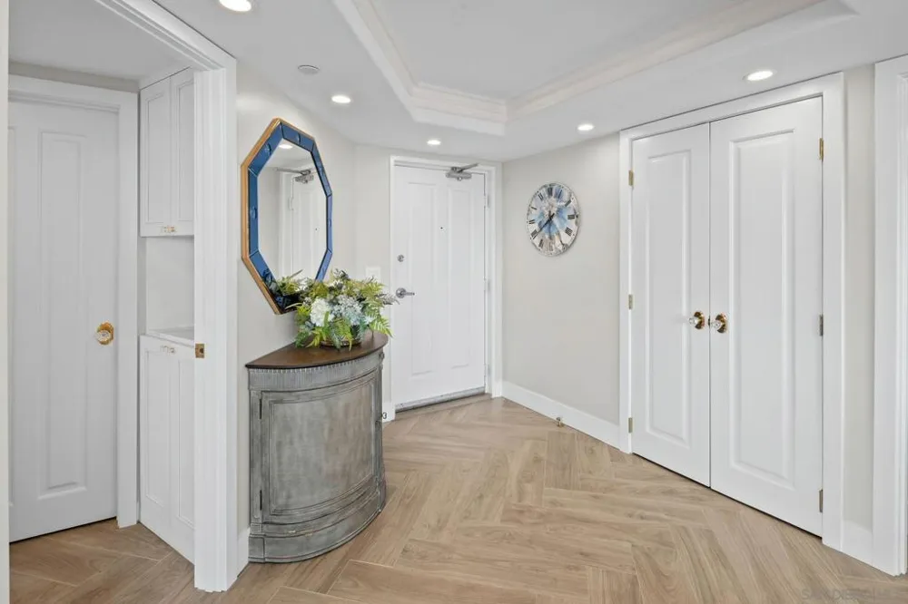 1710 Avenida del Mundo #209 Coronado, CA 92118