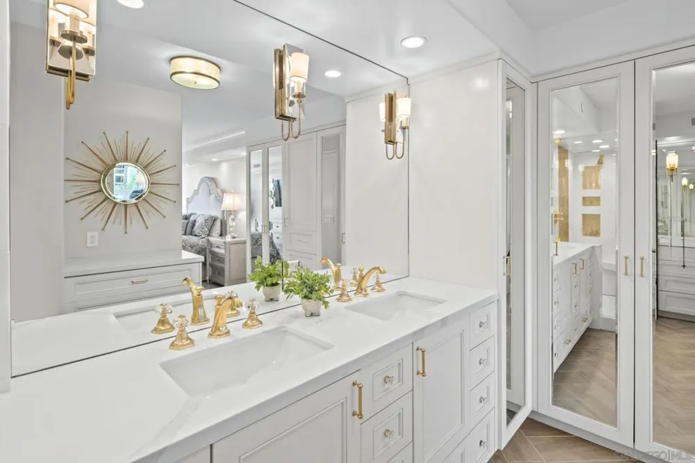 1710 Avenida del Mundo #209 Coronado, CA 92118