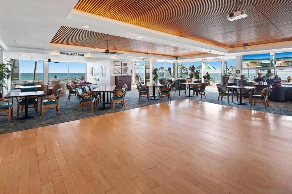 1710 Avenida del Mundo #209 Coronado, CA 92118