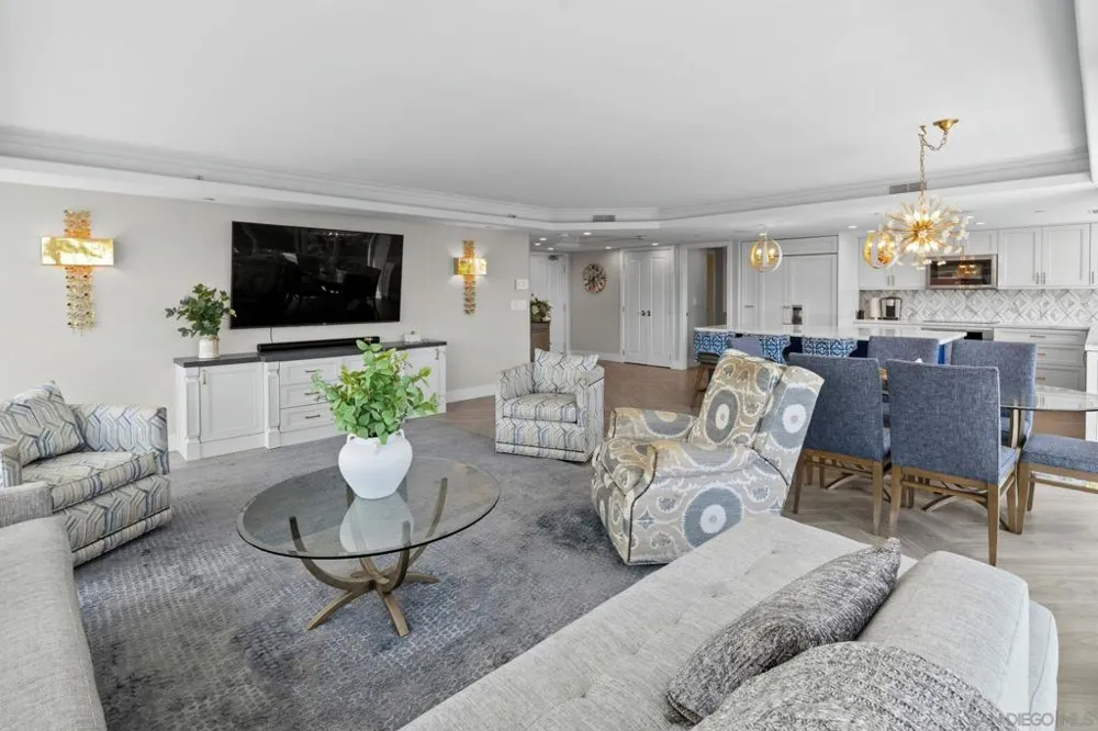 1710 Avenida del Mundo #209 Coronado, CA 92118