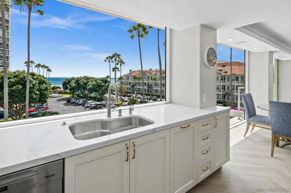 1710 Avenida del Mundo #209 Coronado, CA 92118