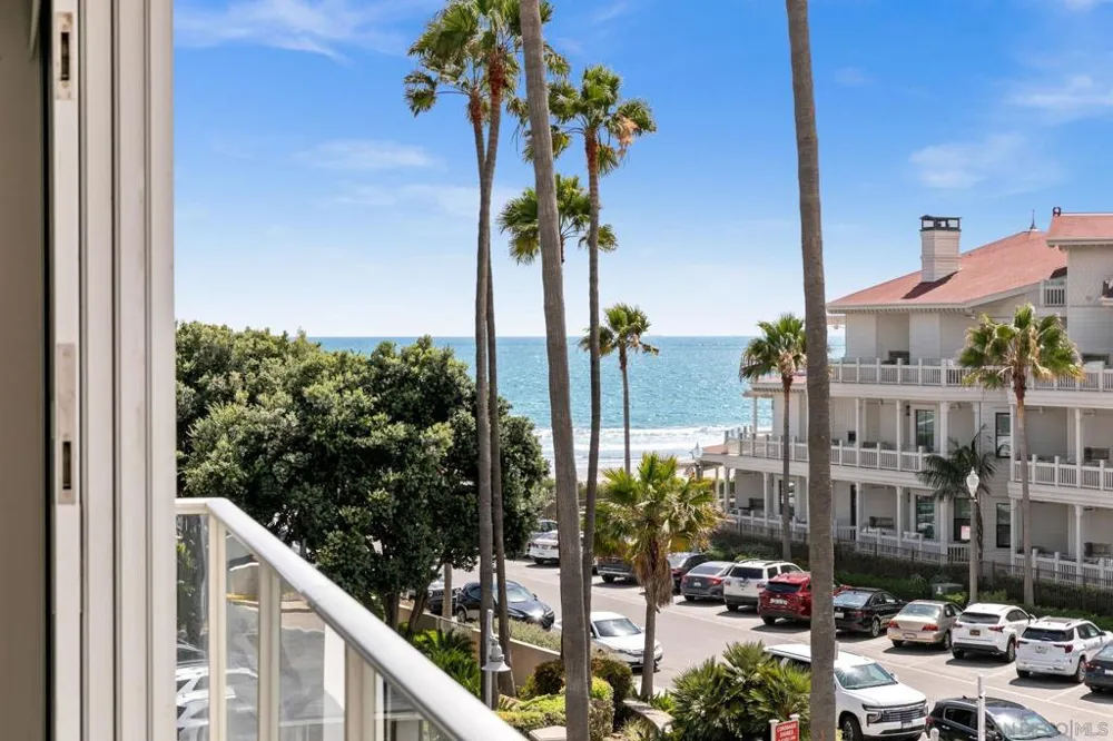 1710 Avenida del Mundo #209 Coronado, CA 92118