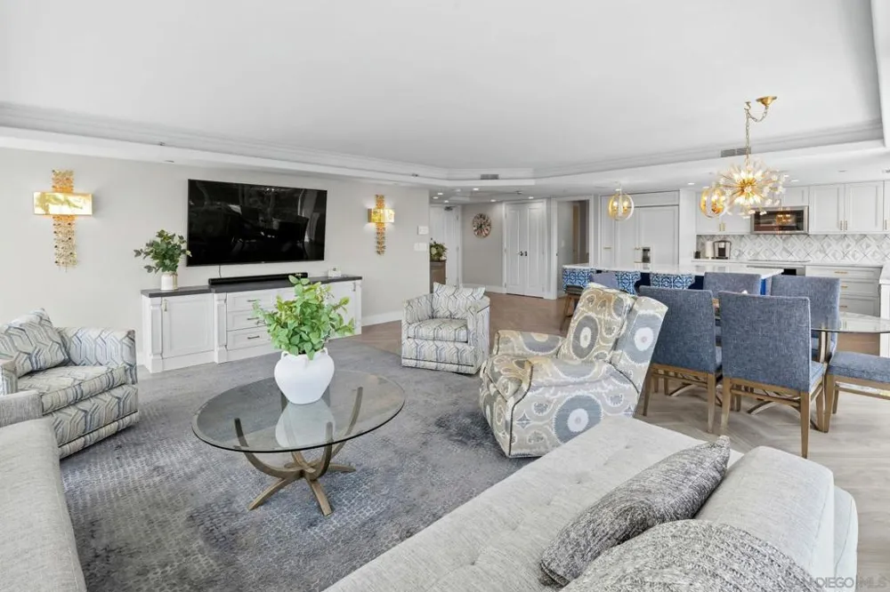 1710 Avenida del Mundo #209 Coronado, CA 92118