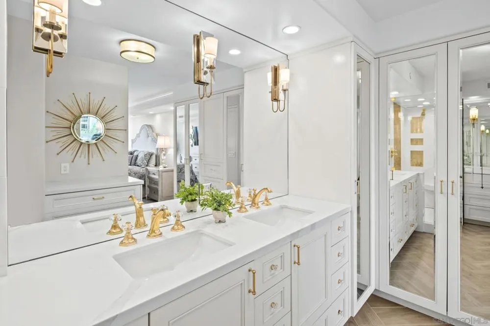 1710 Avenida del Mundo #209 Coronado, CA 92118