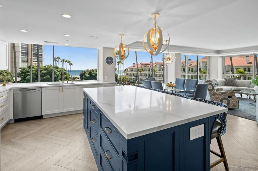 1710 Avenida del Mundo #209 Coronado, CA 92118