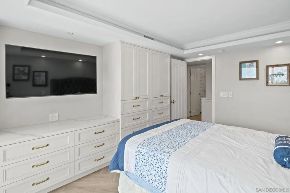 1710 Avenida del Mundo #209 Coronado, CA 92118