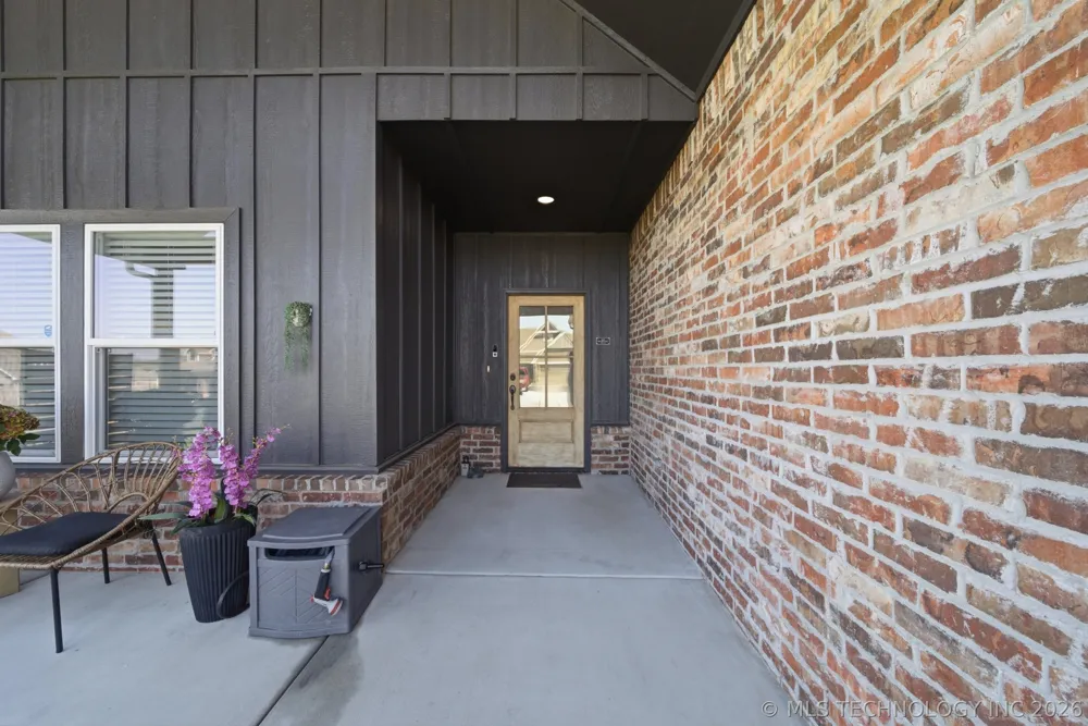 18960 E Orchard Circle Catoosa, OK 74015