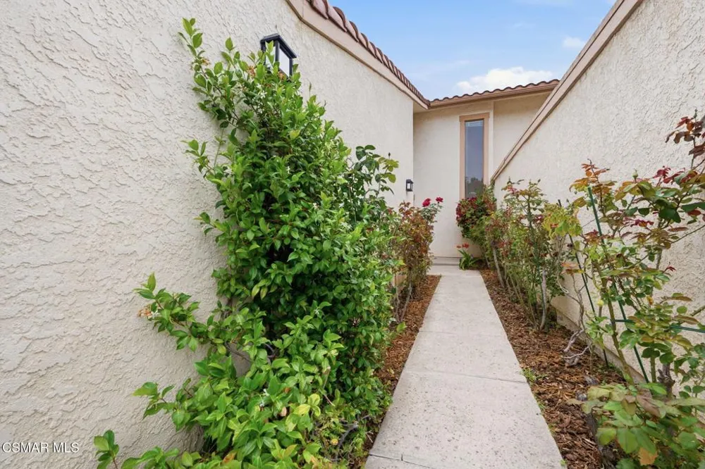 292 San Vincente Circle Newbury Park, CA 91320