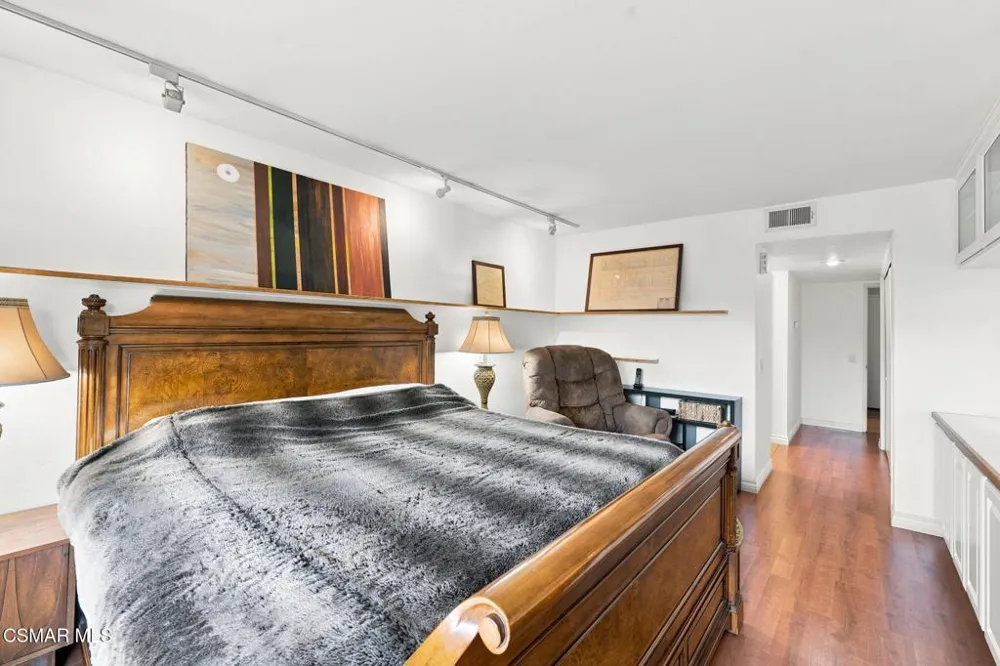 292 San Vincente Circle Newbury Park, CA 91320