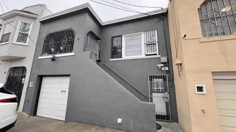 89 Farallones Street